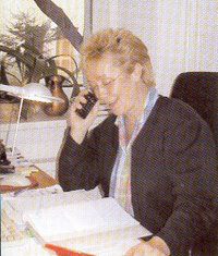 Altenpflege Frau Pilz am Telefon